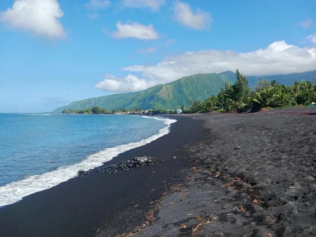 Tahiti Surf Camp – Fare Huka 1