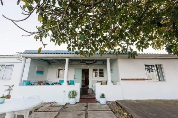 Umzumbe Surf House & Surf Camp 4